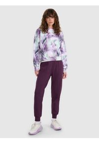 4f - 4F Bluza dresowa nierozpinana bez kaptura damska - multikolor S. Okazja: na co dzień. Typ kołnierza: bez kaptura. Kolor: wielokolorowy. Materiał: dresówka. Wzór: gładki, ze splotem, nadruk. Styl: klasyczny, sportowy, casual