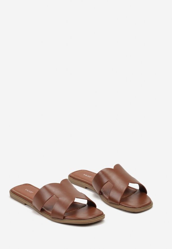 Born2be - Brązowe Płaskie Klapki z Kwadratowym Noskiem i Metalicznym Wykończeniem Quinivia. Okazja: na spacer, na randkę, na co dzień. Kolor: brązowy. Materiał: len. Sezon: lato. Styl: elegancki, casual