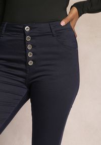 Renee - Granatowe Spodnie Skinny Winvienne. Stan: podwyższony. Kolor: niebieski. Długość: długie. Wzór: ażurowy
