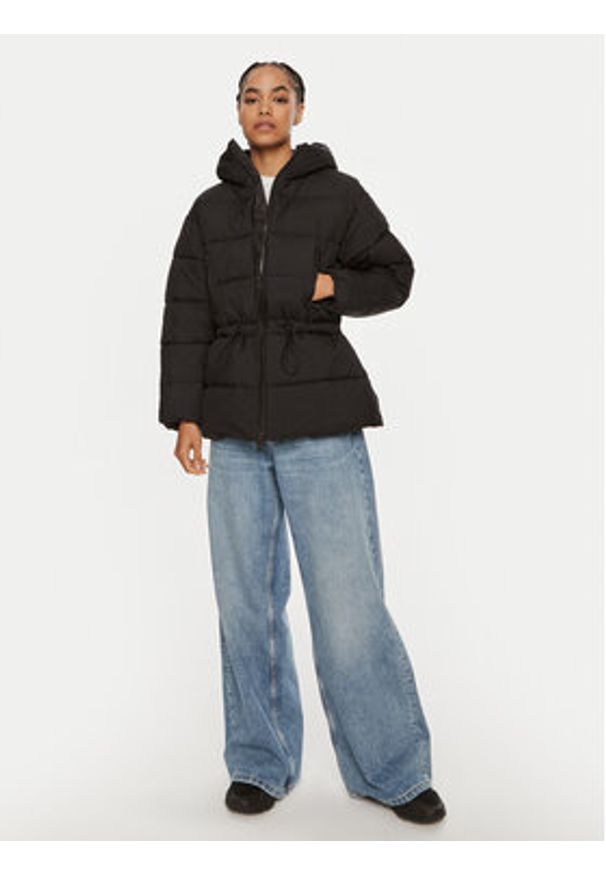 Calvin Klein Performance Kurtka zimowa 00GWF4O512 Czarny Loose Fit. Kolor: czarny. Materiał: syntetyk. Sezon: zima