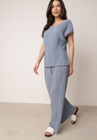 Born2be - Niebieskie Szerokie Spodnie z Wysokim Stanem ze Zwiewnej Tkaniny z Plisami Galiris. Okazja: do pracy, na co dzień, na spotkanie biznesowe. Stan: podwyższony. Kolor: niebieski. Materiał: tkanina. Długość: długie. Styl: elegancki, biznesowy, casual #2