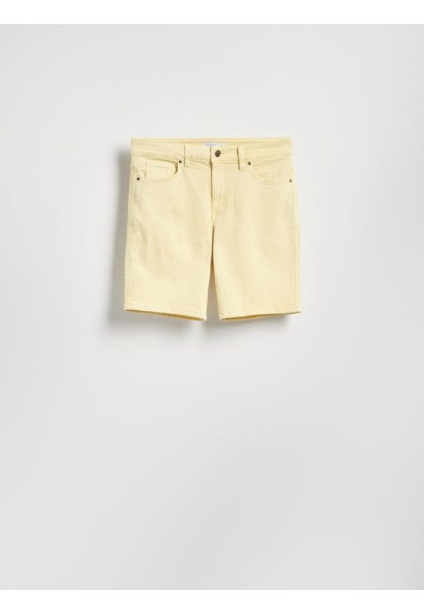 Reserved - Jeansowe szorty straight - żółty. Kolor: żółty. Materiał: jeans