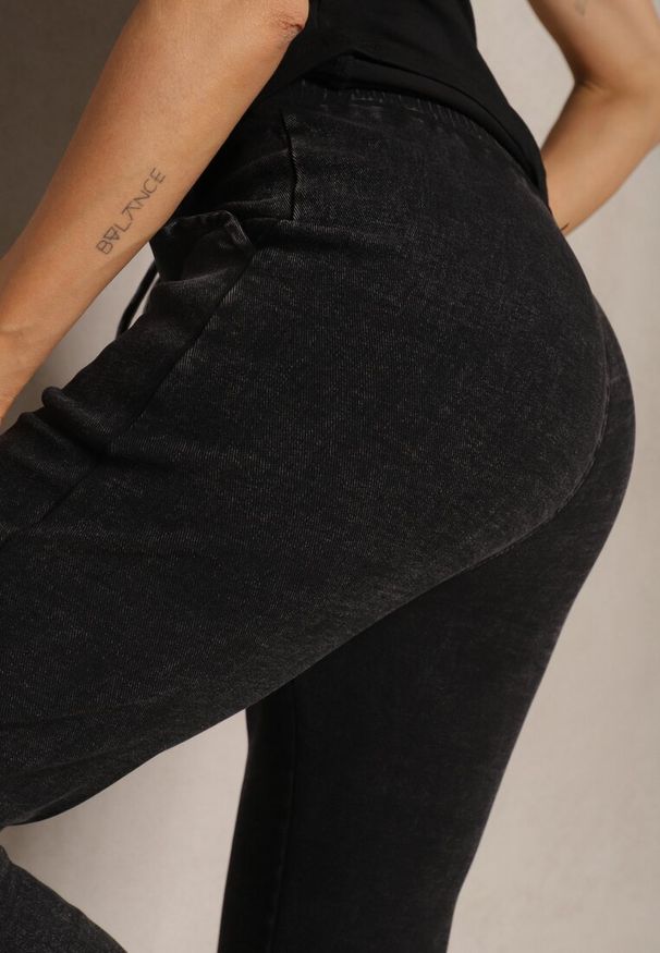 Renee - Czarne Dresowe Spodnie Joggery z Bawełny z Gumką i Sznureczkiem w Talii Kaithira. Okazja: na co dzień. Kolor: czarny. Materiał: bawełna, dresówka. Styl: elegancki, casual