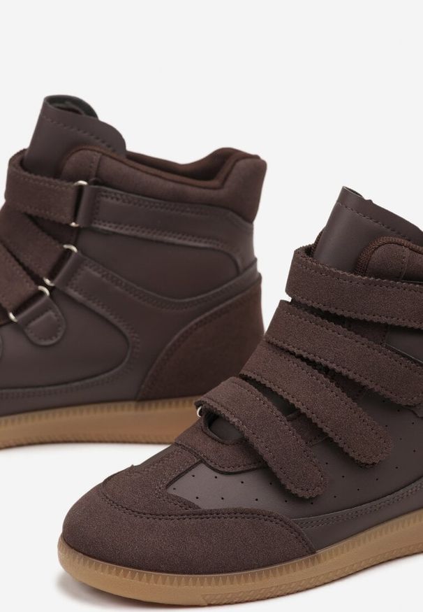 Renee - Brązowe Sneakersy na Ukrytym Koturnie Ozdobione Przeszyciami Tlavie. Okazja: na co dzień. Zapięcie: rzepy. Kolor: brązowy. Materiał: jeans. Wzór: aplikacja. Obcas: na koturnie