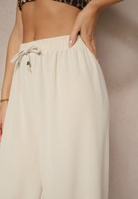 Renee - Jasnobeżowe Spodnie z Bawełną o Szerokim Kroju z Wiązaniem Rosanelisa. Okazja: na co dzień. Stan: podwyższony. Kolor: beżowy. Materiał: bawełna. Styl: casual #3