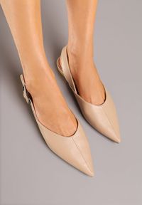 Renee - Beżowe Sandały Vices Slingback z Paskiem ze Sprzączką Nirarine. Okazja: na spacer. Nosek buta: szpiczasty. Zapięcie: pasek. Kolor: beżowy. Wzór: koronka. Materiał: koronka. Obcas: na obcasie. Styl: elegancki. Wysokość obcasa: średni #5