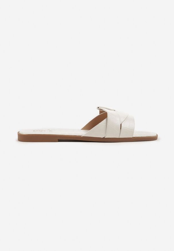Born2be - Białe Płaskie Klapki z Tłoczeniem Skóry Krokodyla na Pasku Davivelle. Okazja: na co dzień. Kolor: biały. Materiał: skóra. Styl: elegancki, casual