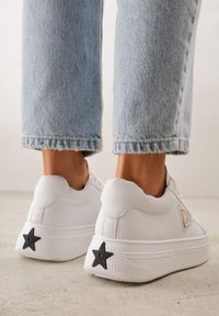 Renee - Białe Chunky Sneakersy VICES na Platformie z Ozdobą w Kształcie Gwiazdki Anatale. Okazja: na co dzień. Kolor: biały. Wzór: aplikacja. Obcas: na platformie #6