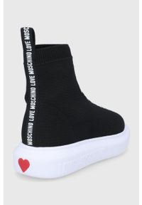 Love Moschino Buty kolor czarny na platformie. Nosek buta: okrągły. Kolor: czarny. Materiał: guma. Szerokość cholewki: normalna. Obcas: na platformie #5