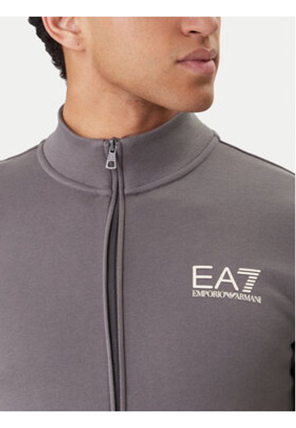EA7 Emporio Armani Dres 7M001610 AF12451 U8086 Szary Regular Fit. Kolor: szary. Materiał: bawełna