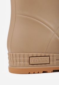 Born2be - Ciemnobeżowe Kalosze Gumowe za Kostkę Starbona. Wysokość cholewki: za kostkę. Kolor: beżowy. Materiał: guma #2