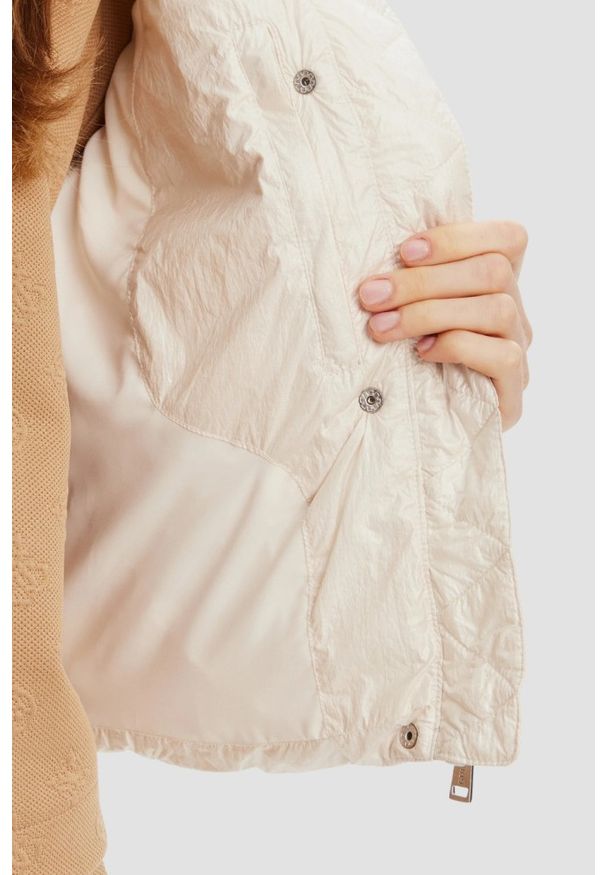 Guess - GUESS Beżowa damska kamizelka Padded Vest, Rozmiar L. Kolor: beżowy