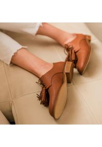 Marco Shoes Półbuty sznurowane z frędzlami brązowe. Kolor: brązowy #5