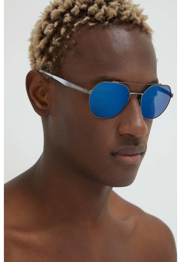 Armani Exchange okulary przeciwsłoneczne męskie kolor granatowy. Kolor: niebieski. Materiał: materiał