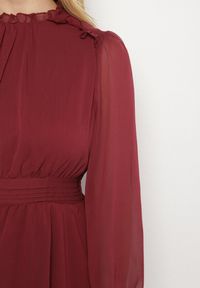 Born2be - Bordowa Rozkloszowana Sukienka Siateczkowa z Bufiastymi Rękawami Isovana. Okazja: na co dzień. Kolor: czerwony. Styl: casual, elegancki #5