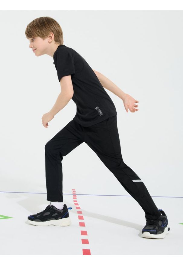 Sinsay - Spodnie sportowe Active - czarny. Kolor: czarny. Styl: sportowy