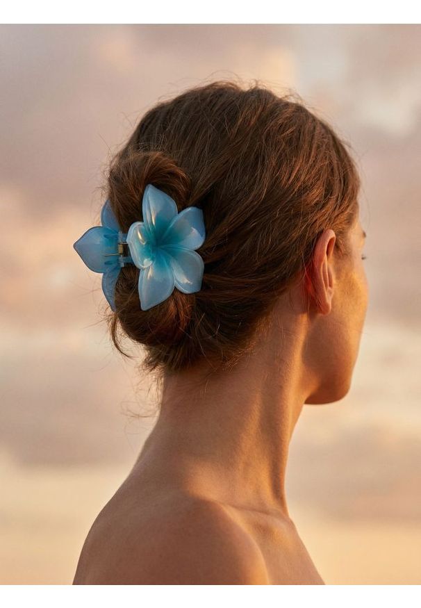 Sinsay - Spinka do włosów w kształcie kwiatka - niebieski. Kolor: niebieski. Wzór: kwiaty