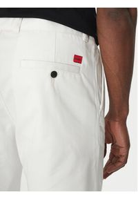 Hugo - HUGO Szorty materiałowe Darik 50505857 Biały Regular Fit. Kolor: biały. Materiał: syntetyk, bawełna #3