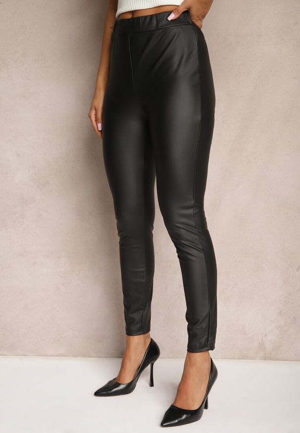 Renee - Czarne Spodnie z Imitacji Skóry High Waist Wykończone w Talii Gumką Verisele. Okazja: na co dzień, na spotkanie biznesowe. Stan: podwyższony. Kolor: czarny. Materiał: skóra. Styl: biznesowy, casual