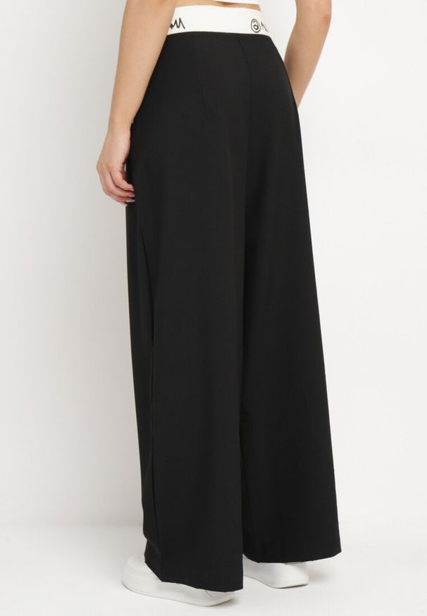 Born2be - Czarne Szerokie Palazzo Spodnie z Wysokim Stanem Zapinane na Zamek i Guziki Folina. Okazja: na spotkanie biznesowe, na co dzień. Stan: podwyższony. Kolekcja: plus size. Kolor: czarny. Materiał: bawełna. Styl: wizytowy, biznesowy, elegancki, casual
