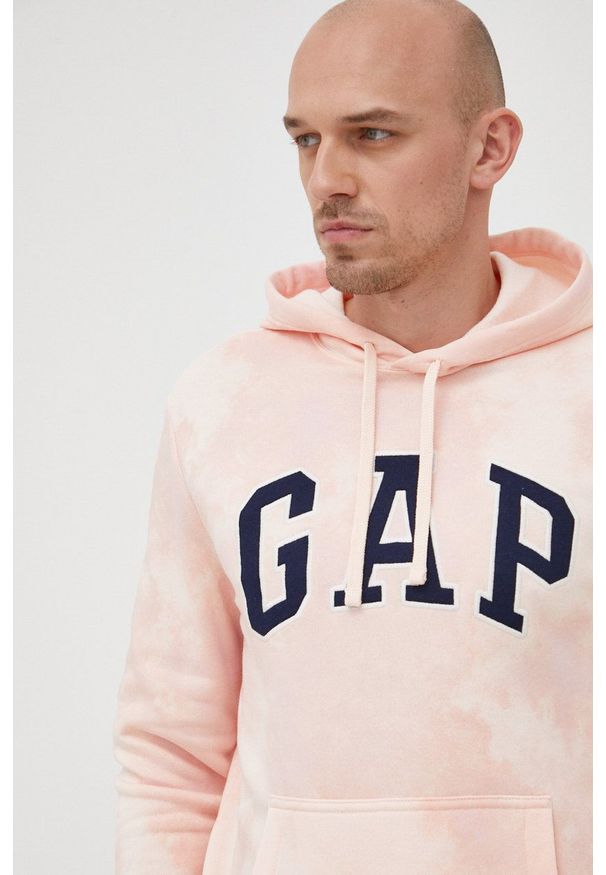 GAP bluza męska kolor różowy z kapturem wzorzysta. Typ kołnierza: kaptur. Kolor: różowy. Materiał: dzianina