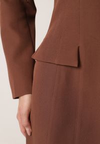 Born2be - Brązowa Elegancka Sukienka VICES o Trapezowym Kroju z Imitacją Kieszeni Amaliete. Okazja: na spotkanie biznesowe. Kolor: brązowy. Typ sukienki: trapezowe. Styl: elegancki #6