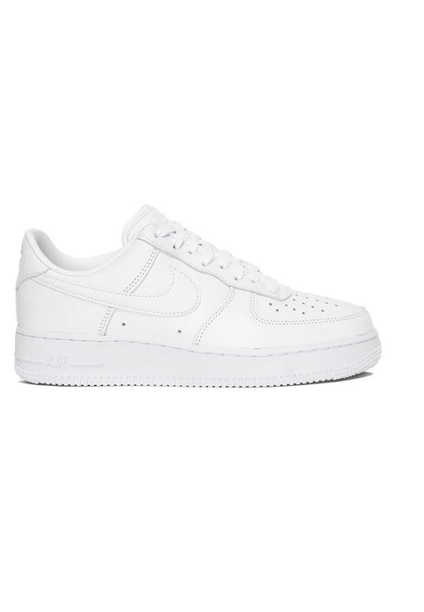 Buty do chodzenia męskie Nike Air Force 1 '07 Fresh. Zapięcie: sznurówki. Kolor: biały. Materiał: guma, skóra, tkanina, materiał, syntetyk. Szerokość cholewki: normalna. Model: Nike Air Force. Sport: turystyka piesza