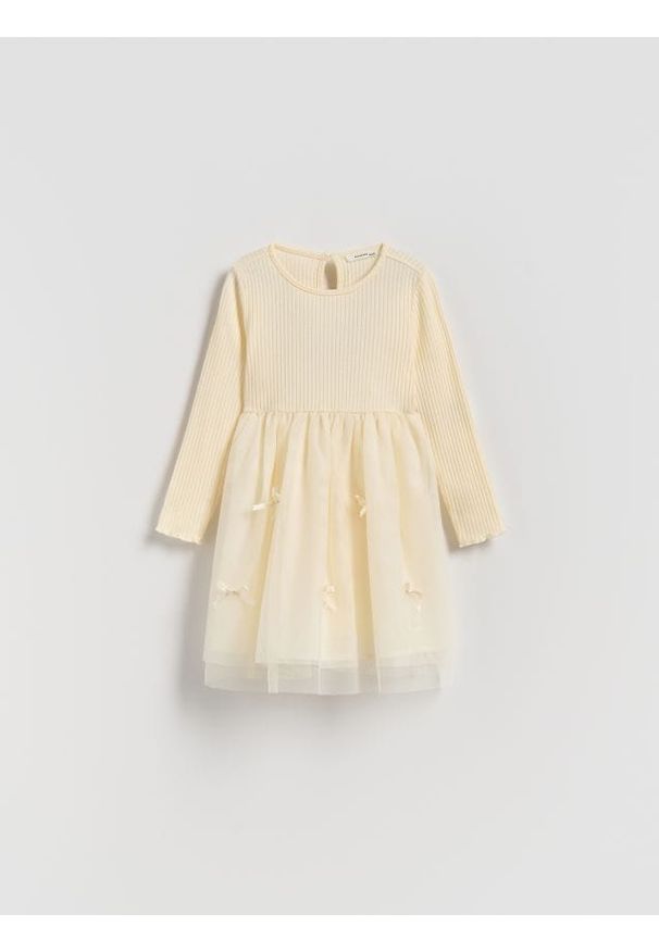 Reserved - Sukienka z tiulowym dołem - kremowy. Kolor: kremowy. Materiał: tiul