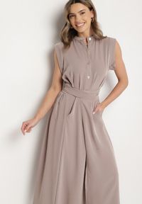 Born2be - Brązowa Sukienka Koszulowa o Rozkloszowanym Kroju z Wiązaniem w Pasie Mavirielle. Okazja: na co dzień. Typ kołnierza: dekolt w serek. Kolor: brązowy. Materiał: skóra. Długość rękawa: długi rękaw. Typ sukienki: koszulowe. Styl: casual, elegancki #4