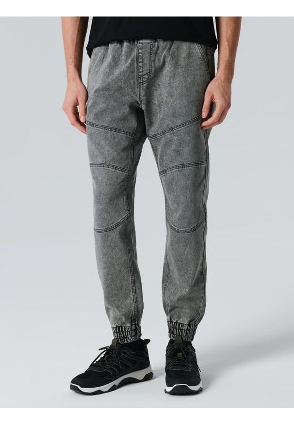 Sinsay - Jeansy jogger z efektem sprania - szary. Kolor: szary