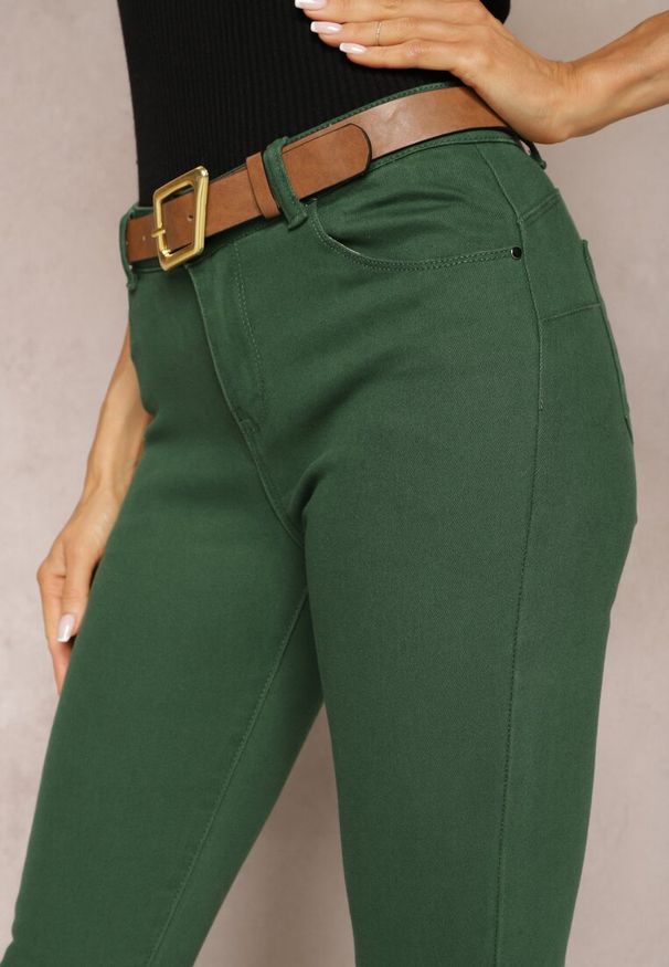 Renee - Ciemnozielone Jeansy Skinny z Paskiem z Klamerką Pisanne. Kolor: zielony. Styl: klasyczny