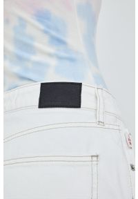 Superdry szorty jeansowe damskie kolor biały gładkie high waist. Stan: podwyższony. Kolor: biały. Materiał: jeans. Wzór: gładki