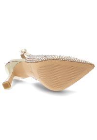 Czółenka damskie Alma En Pena, materiałowa cholewka ozdobne kryształki pasek z regulacją smukły nosek elegancki obcas złoty kolor wizytowy styl, złot. Okazja: na wesele, na imprezę, na ślub cywilny. Zapięcie: pasek. Kolor: złoty. Szerokość cholewki: normalna. Wzór: aplikacja. Materiał: materiał. Obcas: na obcasie. Styl: wizytowy, elegancki. Wysokość obcasa: średni #3