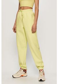 adidas Originals - Spodnie. Kolor: żółty, zielony, wielokolorowy. Materiał: bawełna, poliester, dzianina. Wzór: gładki #1