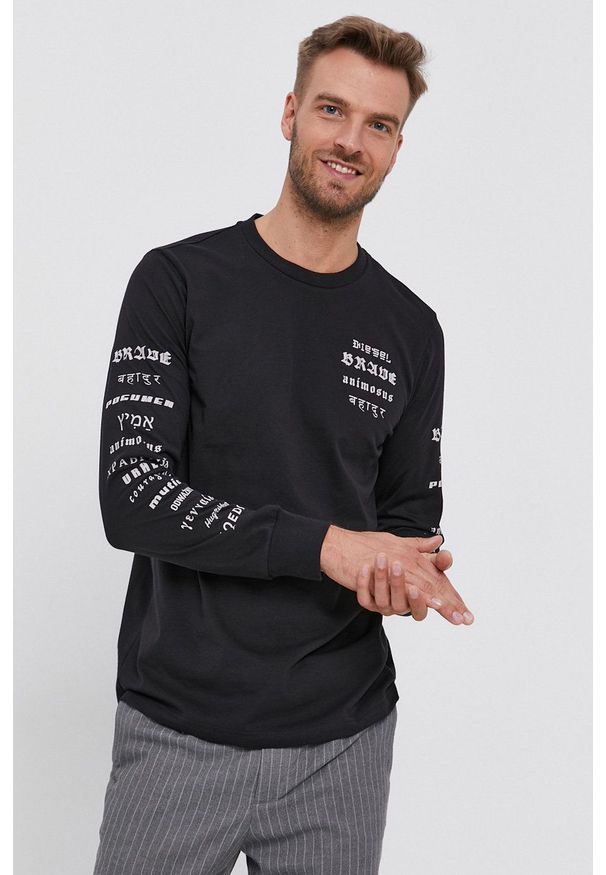 Diesel - Longsleeve. Okazja: na co dzień. Kolor: czarny. Materiał: poliester. Długość rękawa: długi rękaw. Wzór: nadruk. Styl: casual