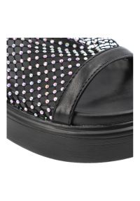 Czarne Klapki S.Barski Eleganckie Obuwie Damskie z Cyrkoniami. Okazja: na imprezę, na spacer. Kolor: czarny. Wzór: aplikacja. Sezon: lato. Obcas: na platformie. Styl: elegancki #6