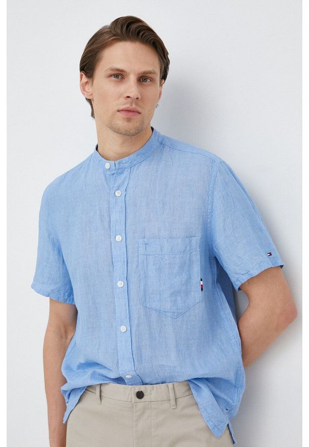 TOMMY HILFIGER - Tommy Hilfiger koszula lniana kolor niebieski regular ze stójką. Typ kołnierza: kołnierzyk stójkowy. Kolor: niebieski. Materiał: len. Długość rękawa: krótki rękaw. Długość: krótkie