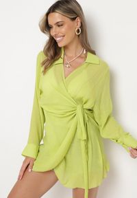 Born2be - Jasnozielona Sukienka o Kopertowym Kroju z Kołnierzem Qeviana. Okazja: na spotkanie biznesowe, na co dzień. Typ kołnierza: dekolt w kształcie V. Kolor: zielony. Typ sukienki: kopertowe. Styl: elegancki, casual, biznesowy #5