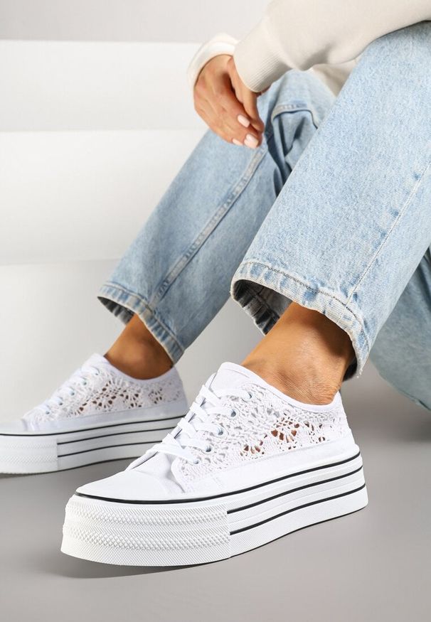 Born2be - Białe Trampki na Grubej Podeszwie z Ażurową Cholewką Felariona. Okazja: na co dzień. Kolor: biały. Materiał: jeans. Szerokość cholewki: normalna. Wzór: ażurowy. Styl: klasyczny, casual