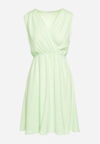 Born2be - Jasnozielona Sukienka z Kopertowym Dekoltem i Gumką w Pasie Vereri. Typ kołnierza: dekolt kopertowy. Kolor: zielony. Długość rękawa: krótki rękaw. Typ sukienki: kopertowe #4