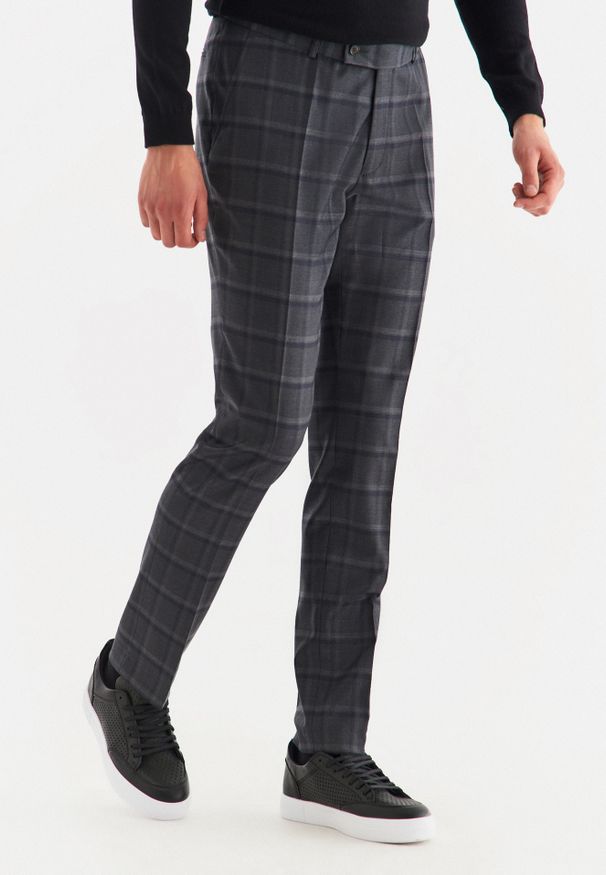 Pako Lorente - PAKO LORENTE – Spodnie garniturowe P22WP-6G-032-S-S. Materiał: wełna. Wzór: kratka