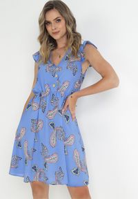 Born2be - Niebieska Rozkloszowana Sukienka z Wiskozy we Wzór Paisley Marinetta. Typ kołnierza: kołnierz z falbankami. Kolor: niebieski. Materiał: wiskoza. Długość rękawa: bez rękawów. Wzór: paisley #1