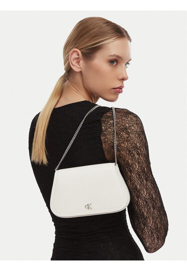 Calvin Klein Torebka Ck Curved Wallet On Chain LV04F1153G Biały. Kolor: biały. Materiał: skórzane