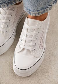 Born2be - Białe Trampki na Grubej Podeszwie z Plecioną Cholewką Nalivera. Okazja: na co dzień. Kolor: biały. Materiał: skóra, jeans. Szerokość cholewki: normalna. Styl: casual, rockowy #2