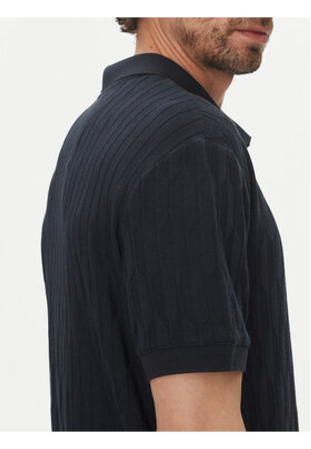 Marciano Guess Polo 5GHP03 6326A Granatowy Regular Fit. Typ kołnierza: polo. Kolor: niebieski. Materiał: syntetyk