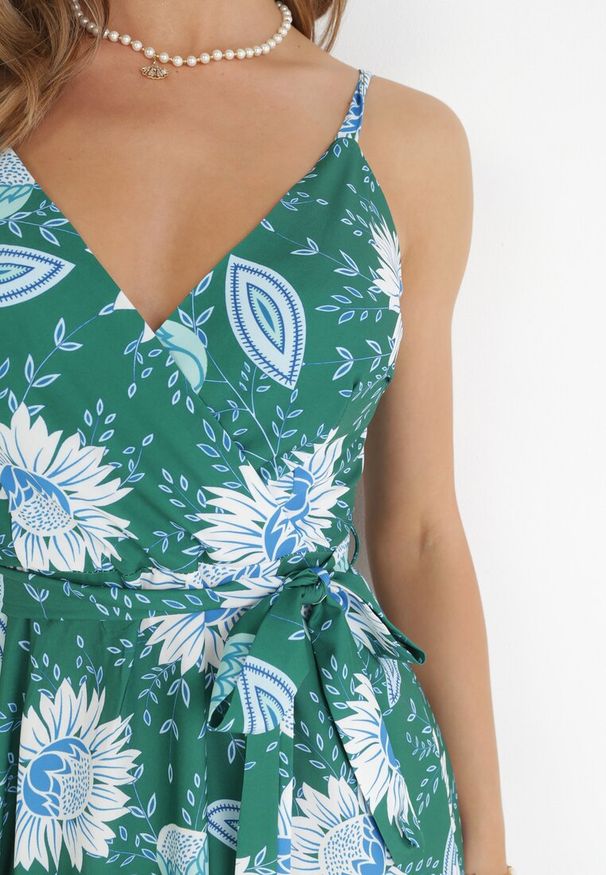 Born2be - Ciemnozielona Sukienka Maxi na Cienkich Ramiączkach i Materiałowym Paskiem Adakila. Kolor: zielony. Materiał: materiał. Długość rękawa: na ramiączkach. Styl: elegancki. Długość: maxi