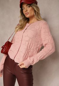 Renee - Różowy Pudełkowy Kardigan z Wełną i Wiskozą o Tłoczonym Splocie Vaitra. Kolor: różowy. Materiał: wiskoza, wełna. Długość rękawa: długi rękaw. Długość: długie. Wzór: ze splotem. Styl: elegancki, wizytowy #3