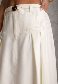 Renee - Jasnobeżowa Rozkloszowana Spódnica z Wiskozy Zdobiona Plisami i Paskiem Durklea. Okazja: na co dzień. Kolor: beżowy. Materiał: wiskoza. Długość: krótkie. Wzór: aplikacja. Styl: casual #3