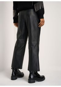 Ochnik - Szerokie spodnie skórzane damskie. Kolor: czarny. Materiał: skóra