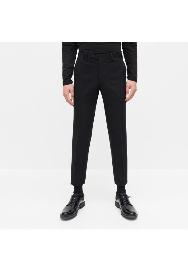 Reserved - Spodnie garniturowe SUPER SLIM FIT - Czarny. Kolor: czarny